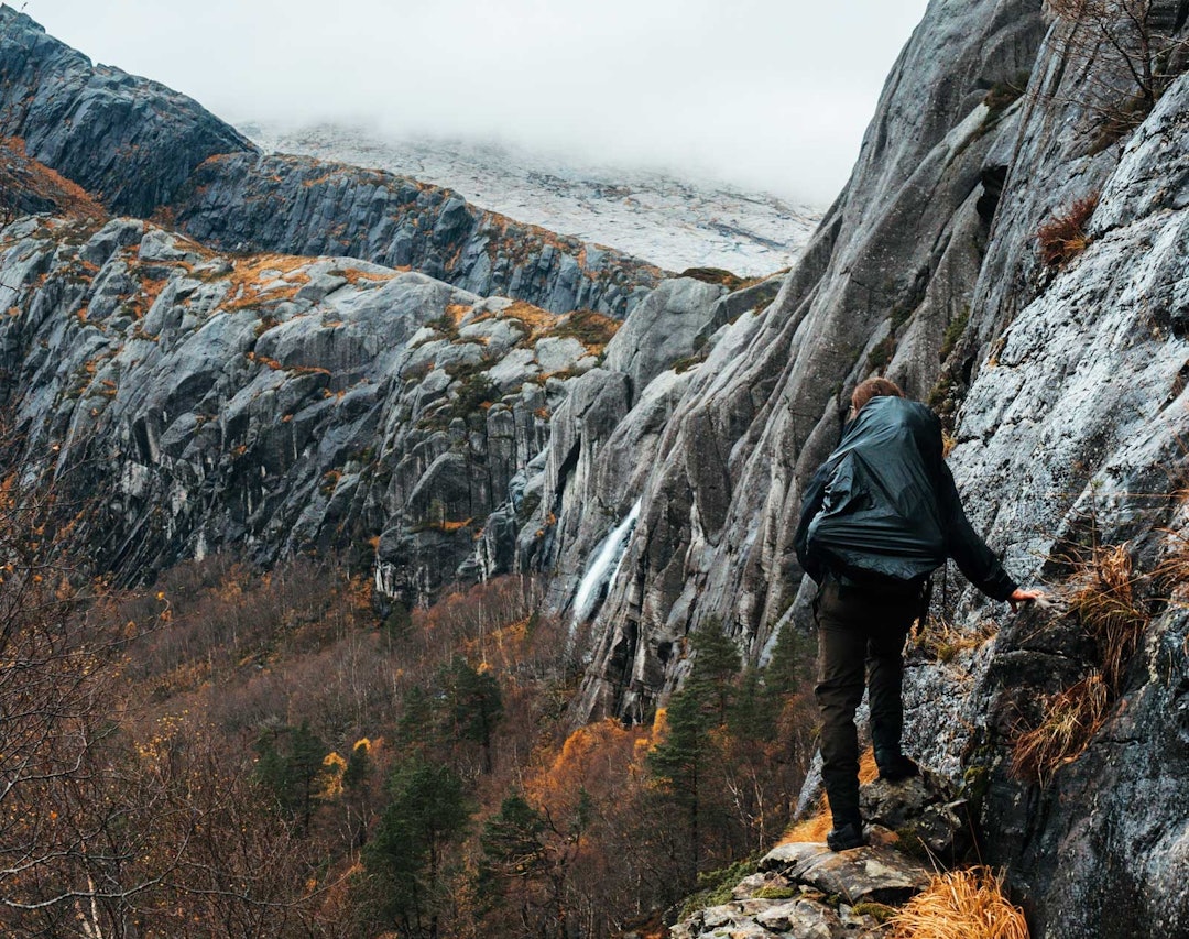 HESTEDALEN: På hjemturen fikk vi utsikt mot det golde fjellplatået som brer seg ut ovenfor Hestedalen. I det fjerne hørtes en hjortebukk i brunst. HESTEDALEN: På hjemturen fikk vi utsikt mot det golde fjellplatået som brer seg ut ovenfor Hestedalen. I det fjerne hørtes en hjortebukk i brunst.