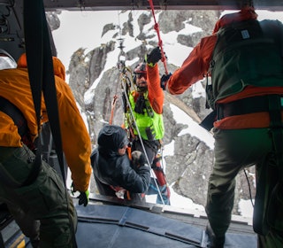 FORTSATT GRATIS? Ikke alle partiene er like klokkeklare på at redningsaksjoner i norske fjell skal være gratis for den som blir reddet. Arkivfoto: Tore Meirik redning i helikopter