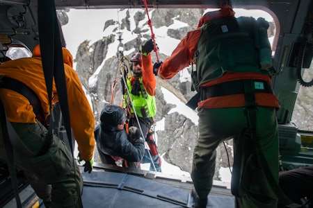FORTSATT GRATIS? Ikke alle partiene er like klokkeklare på at redningsaksjoner i norske fjell skal være gratis for den som blir reddet. Arkivfoto: Tore Meirik redning i helikopter
