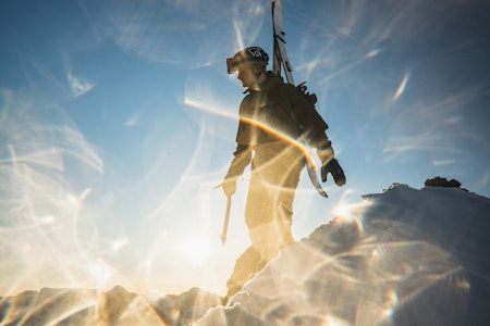 Legend in the making: Skyhøy stoke og vilje gjør Emil til en av de mest produktive og kreative brettkjørerne i Norge. Foto: Simon Sjøkvist Legend in the making: Skyhøy stoke og vilje gjør Emil til en av de mest produktive og kreative brettkjørerne i Norge. Foto: Simon Sjøkvist