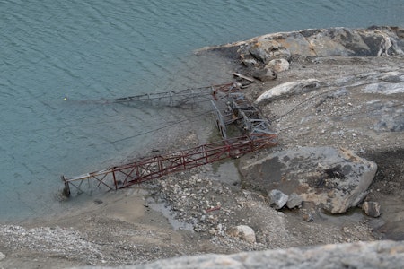 VANNRETT: Fordi det ikke har blitt fylt på med snø, var dette synet som forventet. Foto: Sindre Helgheim/Hordaland Folkeblad skiheis har falt på folgefonna sommerskisenter