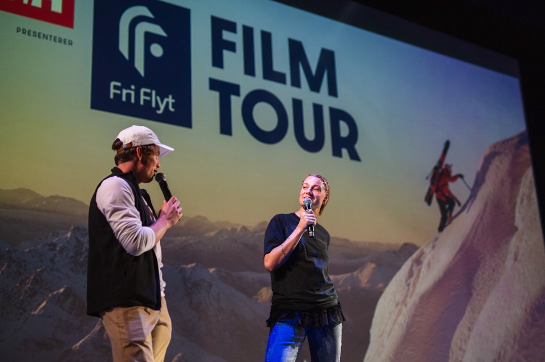CHATEAU NEUF: Skravlemaker Bendik Øye og frikjøringsprofil Fien van Zwieten på scenen under Oslo-visningen i 2024. Foto: Christian Nerdrum CHATEAU NEUF: Skravlemaker Bendik Øye og frikjøringsprofil Fien van Zwieten på scenen under Oslo-visningen i 2024. Foto: Christian Nerdrum