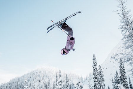 GJØR DET SJØL: Fien vet best sjøl hvordan man flipper - ingen mansplaining ønsket. Fien van Swieten backflip