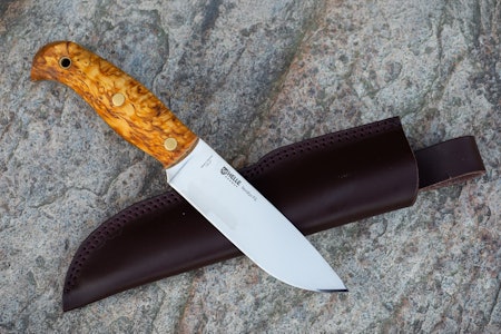 HELLE NORDLYS FG: En lett og presis jaktkniv med fulltang-konstruksjon, masurbjørkskaft og blad i rustfritt 12C27-stål. Foto: Jo Stenersen HELLE NORDLYS FG: En lett og presis jaktkniv med fulltang-konstruksjon, masurbjørkskaft og blad i rustfritt 12C27-stål. Foto: Jo Stenersen