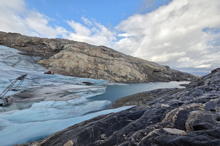 SMELTEVANN: Folgefonna slik det ser ut nå. Foto: Åsmund Bakke Folgefonna skisenter 2025