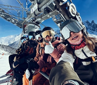 SOSIALT: I Cham vil du finne mange likesinnede. Foto: Privat skijenter i chamonix