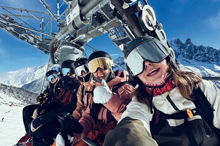 SOSIALT: I Cham vil du finne mange likesinnede. Foto: Privat skijenter i chamonix