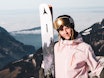 ETT STEG OPP: Vilde Fimreite har ikke fått VM-plass, men hun er klar for Freeride World Tour Challenger-serien til vinteren. Foto: Privat jente med rosa jakke og ski - Vilde fimreite