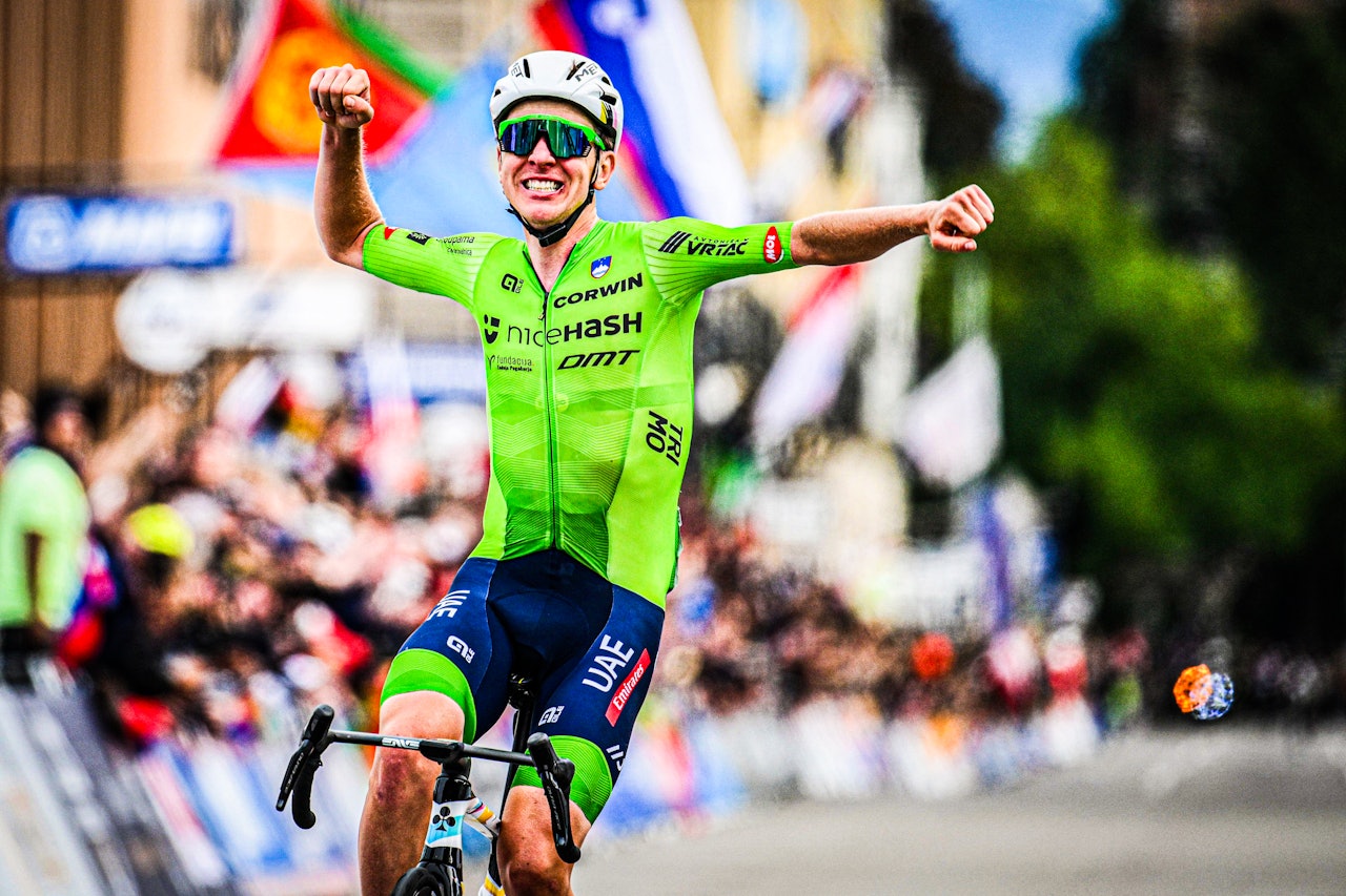 REGJERNEDE MESTER: Tadej Pogačar var knusende overlegen i fjorårets VM, og er nok en gang favoritt til å stikke av med tittelen i Kigali. Foto: Cor Vos REGJERNEDE MESTER: Tadej Pogačar var knusende overlegen i fjorårets VM, og er nok en gang favoritt til å stikke av med tittelen i Kigali. Foto: Cor Vos