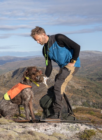 JAKTKOMPISER: Ole Christian og Pablo samarbeider godt på jakt. Hundeeieren setter spesielt pris på ærligheten til fuglehunden, og at den er lettdressert og allsidig. Foto: Christer Rognerud JAKTKOMPISER: Ole Christian og Pablo samarbeider godt på jakt. Hundeeieren setter spesielt pris på ærligheten til fuglehunden, og at den er lettdressert og allsidig. Foto: Christer Rognerud