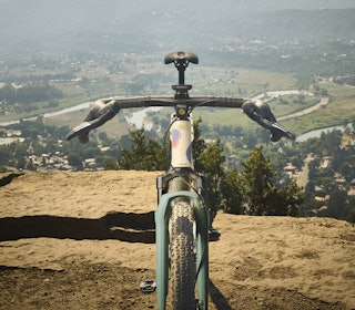 GÅR ALL-IN PÅ DEMPERE: Treks nyeste gravelsykkel er så nært du kommer en terrengsykkel uten at det er det. Foto: Trek Bikes GÅR ALL-IN PÅ DEMPERE: Treks nyeste gravelsykkel er så nært du kommer en terrengsykkel uten at det er det. Foto: Trek Bikes