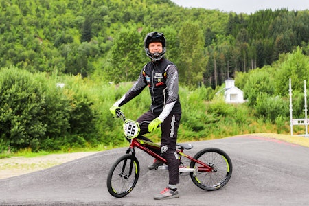 BMX-STJERNE: Sebastian Aslaksrud er profesjonell BMX-utøver, og satser hardt på å bli best. Foto: Marit Ebeltoft BMX-STJERNE: Sebastian Aslaksrud er profesjonell BMX-utøver, og satser hardt på å bli best. Foto: Marit Ebeltoft