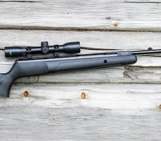 LUFTGEVÆR: Vi har testet Crosman Fury. Foto: Jo Stenersen Crosman Fury luftgevær