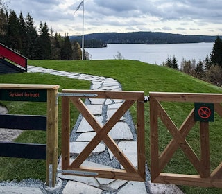 FORBUDSSKILT PÅ KIKUT: Mange reagerte etter at dette dukket opp. Foto: Marius Huseby FORBUDSSKILT PÅ KIKUT: Mange reagerte etter at dette dukket opp. Foto: Marius Huseby