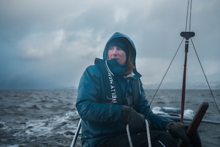 Jesper Alten (22) ved roret. Foto: Eskil Møller Ørslien Jesper Alten (22) ved roret. Foto: Eskil Møller Ørslien