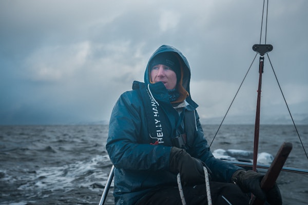 Jesper Alten (22) ved roret. Foto: Eskil Møller Ørslien Jesper Alten (22) ved roret. Foto: Eskil Møller Ørslien