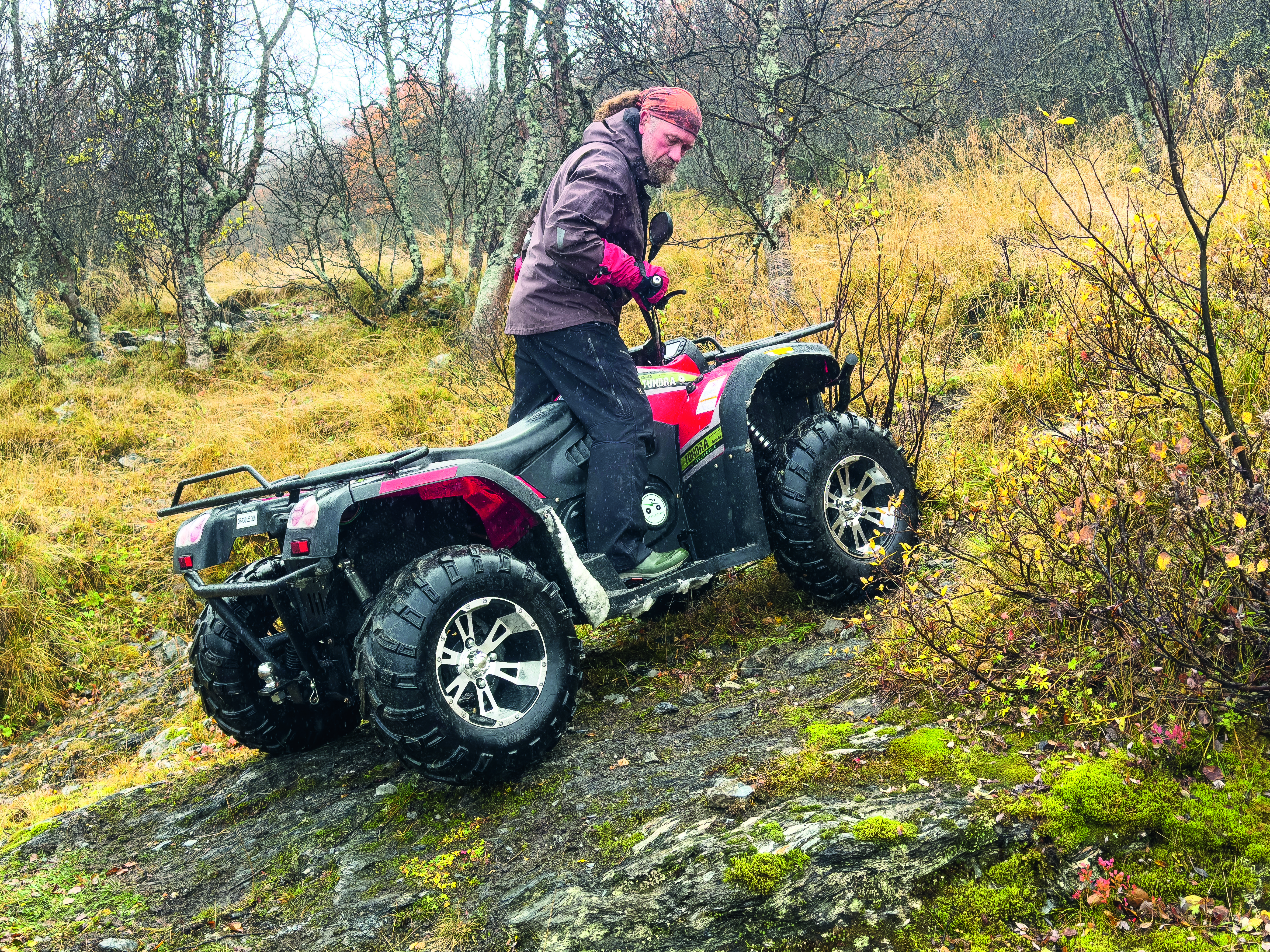 Jeger kjører ATV - Tundra T3b elektrisk ATV