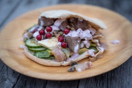 RYPE I PITA: En enkel og grei rett som de fleste vil like. Foto: Therese Norman Andersen RYPE I PITA: En enkel og grei rett som de fleste vil like.