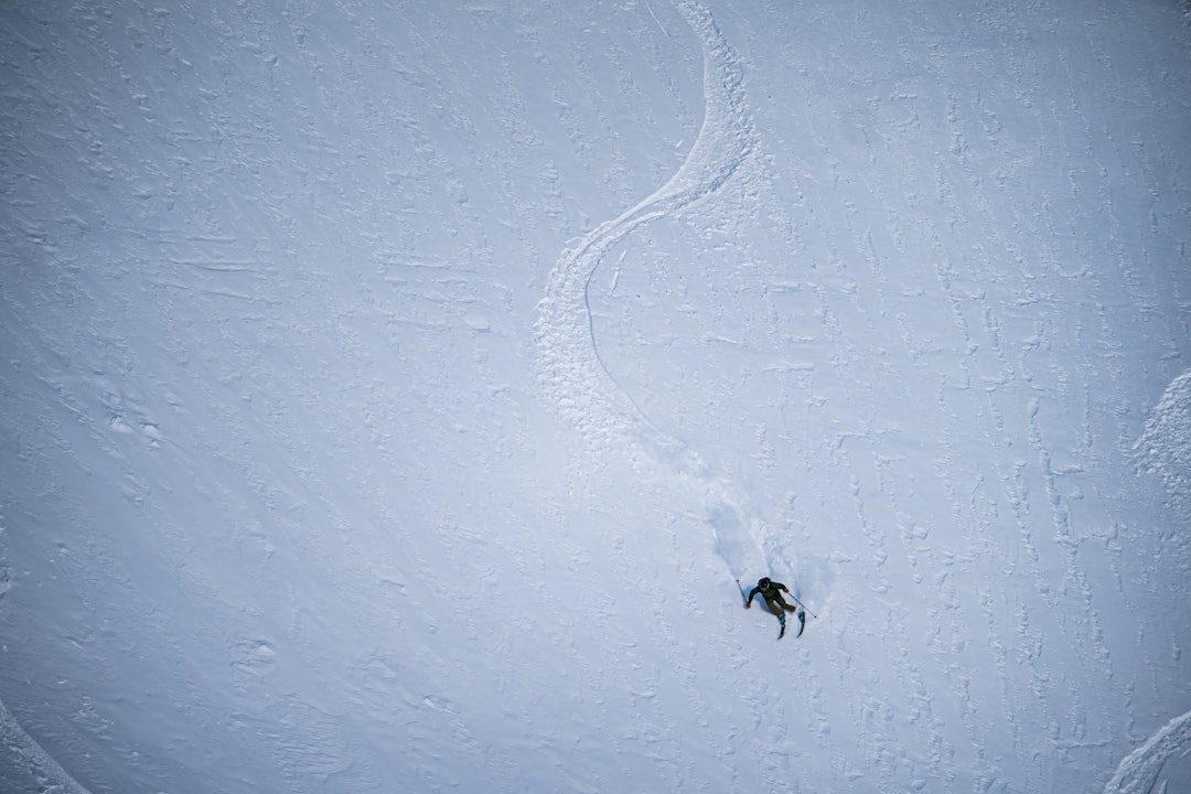 BRA PÅ FOKK: Pudderski er ofte gode i vindbehandlet snø. Her tester Espen Rogne Line Vision 114 i Skarbekkdalen i Oppdal. Foto: Sigurd E. Grimsby pudderski