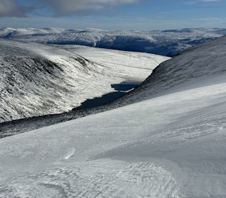 OKTOBER: 15 centimeter nysnø over is var nok til å holde prosjektet gående – for 74. måned på rad. Foto: Bård Smestad OKTOBER: 15 centimeter nysnø over is var nok til å holde prosjektet gående – for 74. måned på rad. Foto: Bård Smestad