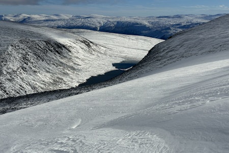 OKTOBER: 15 centimeter nysnø over is var nok til å holde prosjektet gående – for 74. måned på rad. Foto: Bård Smestad OKTOBER: 15 centimeter nysnø over is var nok til å holde prosjektet gående – for 74. måned på rad. Foto: Bård Smestad
