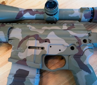 CERAKOTE: Semi-automatrifle cerakotet i kamuflasjemønster hos MTM Skogservice. Semi-automatrifle med Cerakote