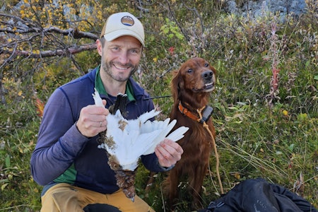 ENGASJERT: Robert Bjørklund skulle gjerne brukt høsten på rypejakt i lokalområdet med hund og børse, det satt Statskog en stopper for. Foto: Privat Rypejakt i Nord-Troms