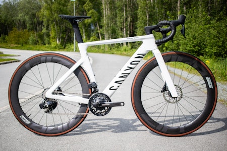 RENDYRKET AERO: Stramme linjer og voldsomme rørformer på Canyon Aeroad. Foto: Knut Andreas Lone RENDYRKET AERO: Stramme linjer og voldsomme rørformer på Canyon Aeroad. Foto: Knut Andreas Lone