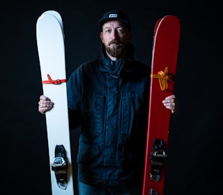 IKKE BARE PUDDER: Vårføre, fokksnø eller oppkjørt bakke – pudderskiene er mer anvendelige enn mange kanskje tror, ifølge testgeneral Henning Reinton. Foto: Christian Nerdrum IKKE BARE PUDDER: Vårføre, fokksnø eller oppkjørt bakke – pudderskiene er mer anvendelige enn mange kanskje tror, ifølge testgeneral Henning Reinton. Foto: Christian Nerdrum