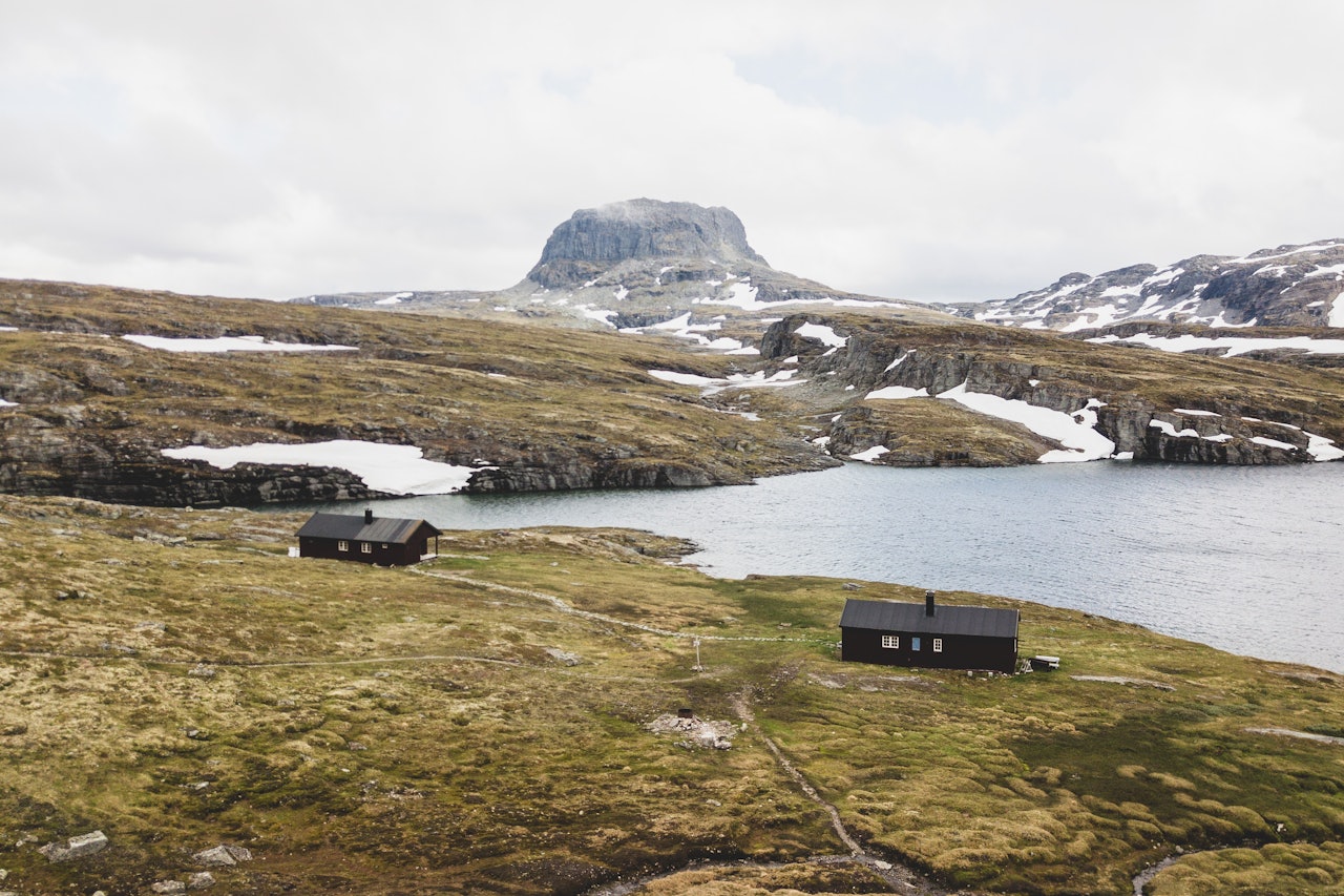 STENGER NED: Torehytten er en av fem hytter DNT nå stenger, av hensyn til villrein. Foto: Line Hårklau Flere DNT-hytter stenges ned for å hjelpe villreinen.