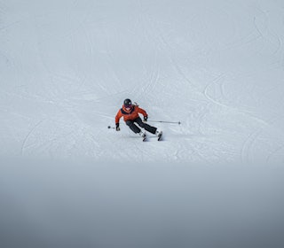 ALLSIDIGE: Allmountainski skal fikse det meste, enten du oppholder deg i eller utenfor fare i tråkkemaskinenes domene. De funker også utenfor løypa. Her fra testing i Vassfjellet. Foto: Sigurd Ekeli Grimsby test av all mountain ski 2025