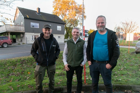 ELG: Rådgiver i Nærøysund kommune Egil Solstad og leder for Vikna Utmarksråd Knut Arne Valø er svært takknemlig for at Gudbrand Sørheim og resten av hans jaktlag tok på seg oppgaven med å ta ut elgene som har oppholdt seg i og rundt Rørvik i forbindelse med årets elgjakt. Foto: Nærøysund kommune ELG: Rådgiver i Nærøysund kommune Egil Solstad og leder for Vikna Utmarksråd Knut Arne Valø er svært takknemlig for at Gudbrand Sørheim og resten av hans jaktlag tok på seg oppgaven med å ta ut elgene som har oppholdt seg i og rundt Rørvik i forbindelse med årets elgjakt. Foto: Nærøysund kommune