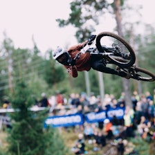 HORISONTAL: Storm Eilertsen (14) ligger vannrett over publikum. Foto: Gisle Johnsen / @locteit HORISONTAL: Storm Eilertsen (14) ligger vannrett over publikum. Foto: Gisle Johnsen / @locteit