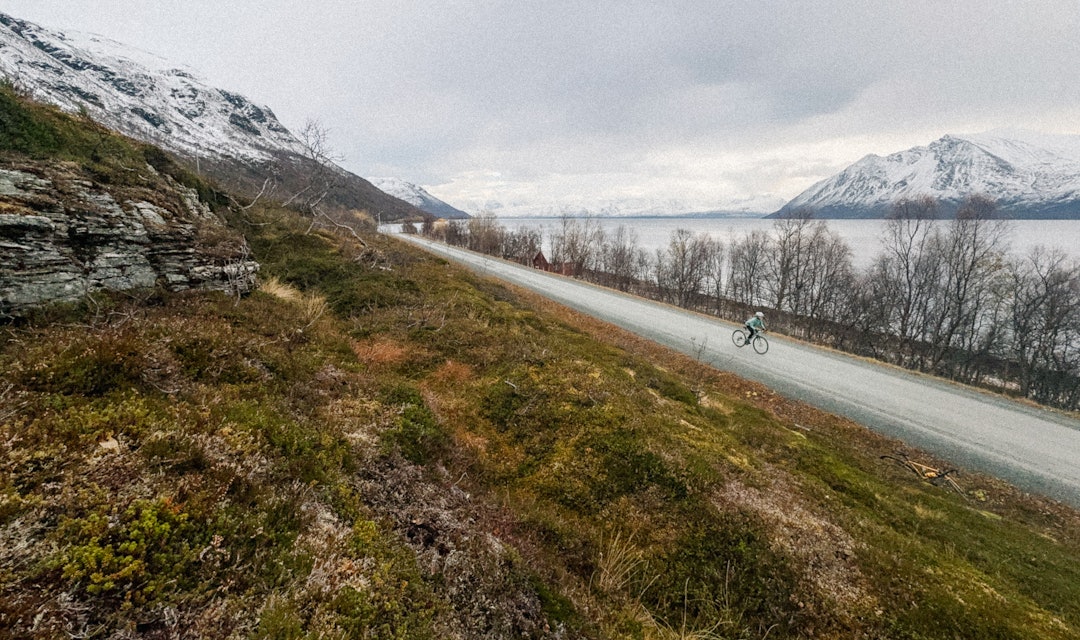 E6: Veien nesten rundt Reinøya har variasjon, men også flere rettstrekninger der motvind vil være uvelkomment. Foto: Sjur Melsås E6: Veien nesten rundt Reinøya har variasjon, men også flere rettstrekninger der motvind vil være uvelkomment. Foto: Sjur Melsås