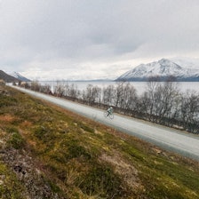 E6: Veien nesten rundt Reinøya har variasjon, men også flere rettstrekninger der motvind vil være uvelkomment. Foto: Sjur Melsås E6: Veien nesten rundt Reinøya har variasjon, men også flere rettstrekninger der motvind vil være uvelkomment. Foto: Sjur Melsås