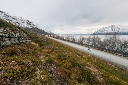 E6: Veien nesten rundt Reinøya har variasjon, men også flere rettstrekninger der motvind vil være uvelkomment. Foto: Sjur Melsås E6: Veien nesten rundt Reinøya har variasjon, men også flere rettstrekninger der motvind vil være uvelkomment. Foto: Sjur Melsås