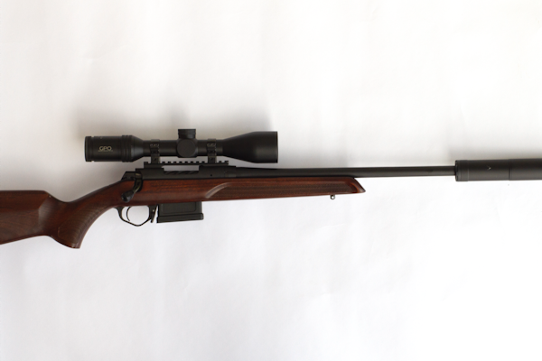 BRASILIANSK: Rossi RB 308 Ceracote Black – en enkel, solid og rimelig rifle for deg som vil ha funksjon fremfor fjas. Foto: Abraham N. Grimstvedt Rossi RB 308 Ceracote Black