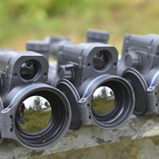 TERMISKE KIKKERTSIKTER: Tre Pulsar Thermion 2 sikter har blitt brukt til denne sammenligningen. Foto: Egill J. Danielsen Tre termiske kikkertsikter fra Pulsar