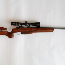 PRESIS: Sako Quad Range er en tung og stødig salongrifle bygget for maksimal skyteglede og nøyaktighet. Foto: Abraham N. Grimstvedt Sako Quad Range 22 LR