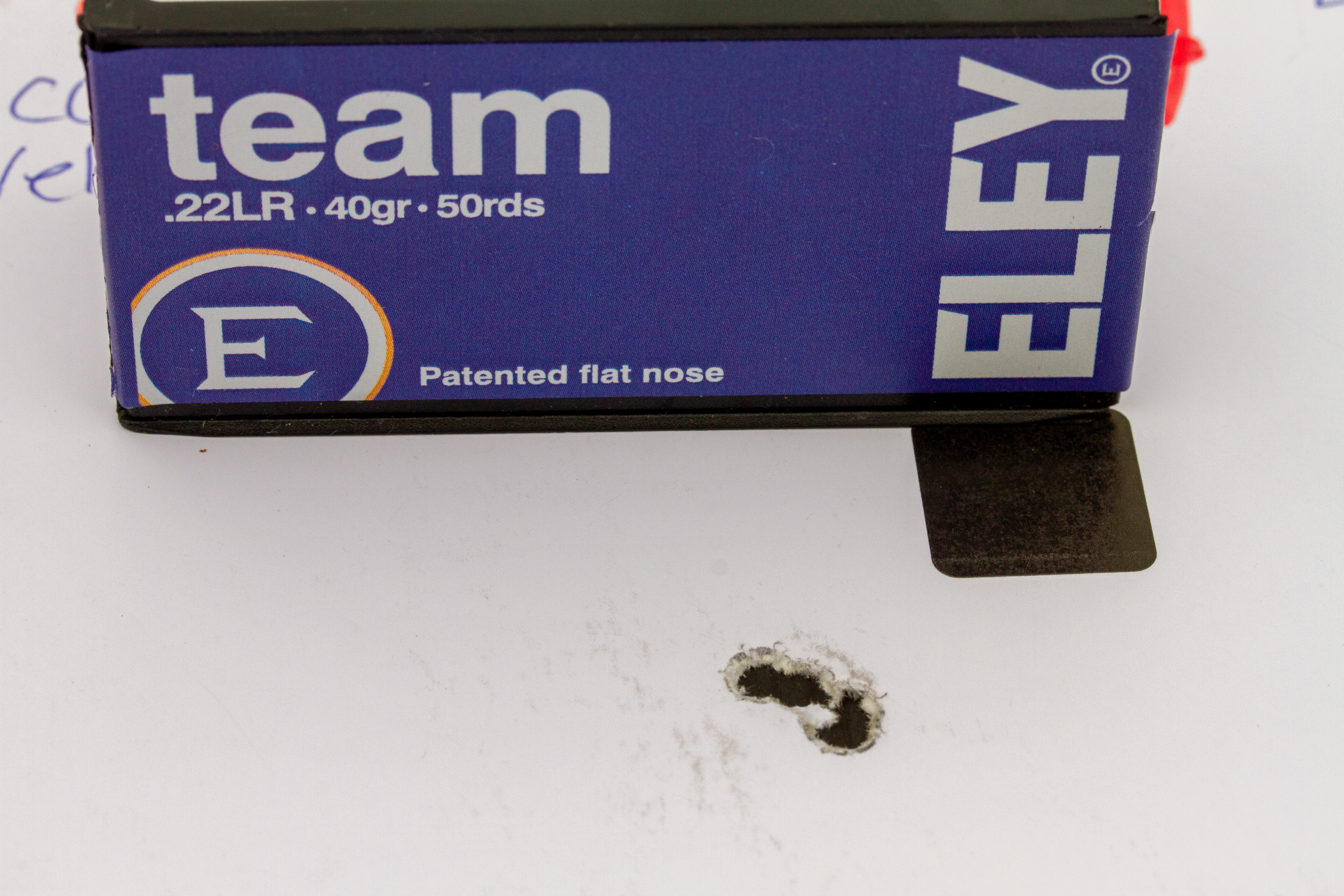 SAMLING: Femskuddssamling på bare 6 millimeter med Norma Tac-22 – en imponerende prestasjon for en .22 LR. Foto: Abraham N. Grimstvedt