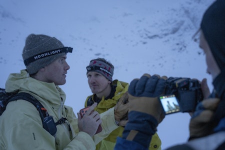 PLANLEGGING: Nikolai Schirmer og Krister Kopala går gjennom dagens opplegg før turen inn i Raggrenna. Foto: Adam Gairns PLANLEGGING: Nikolai Schirmer og Krister Kopala går gjennom dagens opplegg før turen inn i Raggrenna. Foto: Adam Gairns