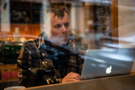REFLEKSJONER: Tormod Granheim skal i en alder av 51 sette seg på skolebenken. Foto: Christian Nerdrum REFLEKSJONER: Tormod Granheim skal i en alder av 51 sette seg på skolebenken. Foto: Christian Nerdrum