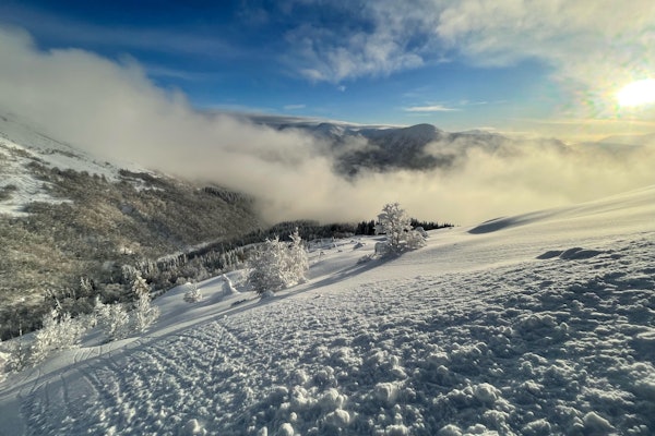 ENDELIG VINTER: Ferske, små løssnøskred, men ingen andre faretegn. Foto: Bjørnar@Obskorps / Regobs ENDELIG VINTER: Ferske, små løssnøskred, men ingen andre faretegn. Foto: Bjørnar@Obskorps / Regobs