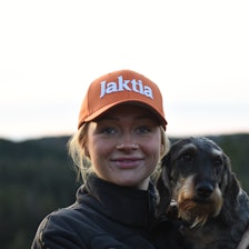 NM-VINNERE: Liakleiva's Cinderella sørget for at Hedda Svennebye (27) ble tidenes første kvinnelige vinner av NM drev for dachs. Foto: Atle Rønning Hedda Svennebye og dachsen Vilja