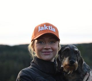 NM-VINNERE: Liakleiva's Cinderella sørget for at Hedda Svennebye (27) ble tidenes første kvinnelige vinner av NM drev for dachs. Foto: Atle Rønning Hedda Svennebye og dachsen Vilja