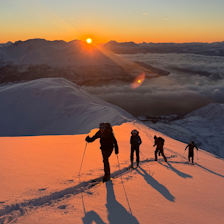 FØR MØRKETIDA KOMMER: Med skikjøring i toppklasse og årets siste solstråler, ble det en helg av de sjeldne for skifolket i Tromsø. Foto: Pål Jakobsen GRÅTINDEN: Med skikjøring i toppklasse og årets siste solstråler, ble det en helg av de sjeldne for skifolket i Tromsø. Foto: Pål Jakobsen