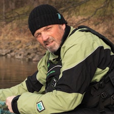 VANNMANN: Egil Gjølme forsker og underviser på og om vann og risiko. Foto: Monika Nyhagen, NTNU egil gjølme ved vannkanten