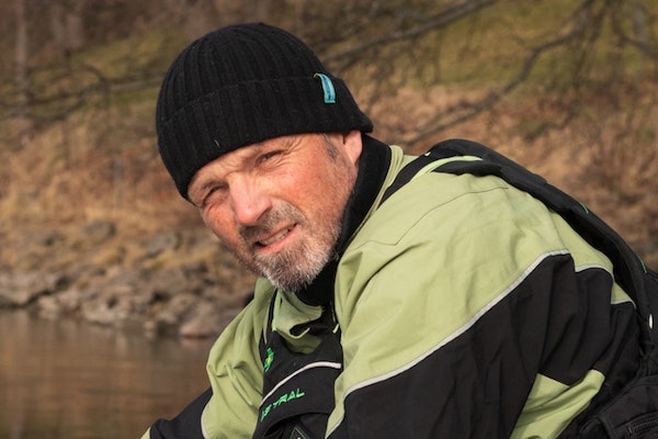 VANNMANN: Egil Gjølme forsker og underviser på og om vann og risiko. Foto: Monika Nyhagen, NTNU egil gjølme ved vannkanten