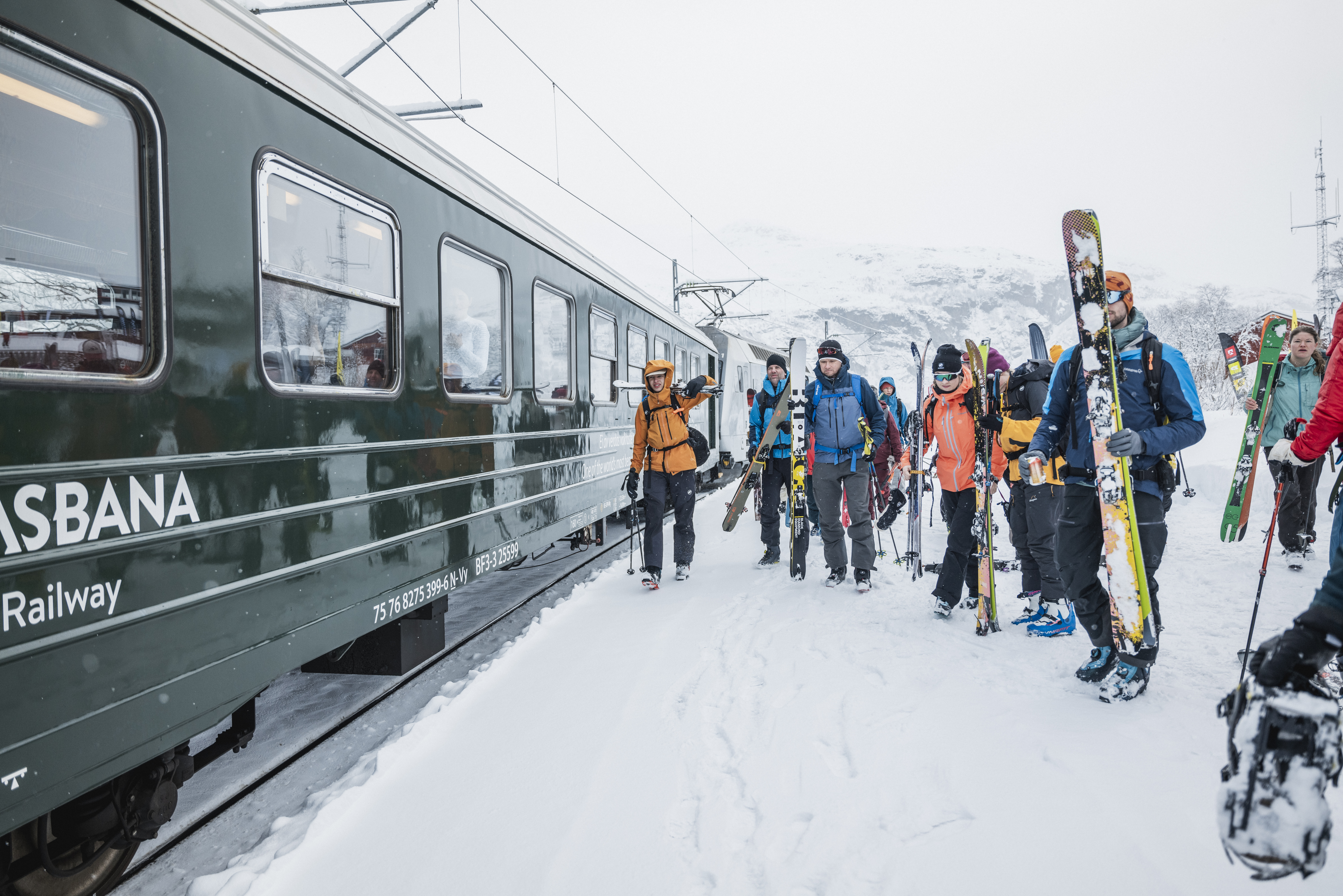 Med Vatnahalsen som utgangspunkt kan du velge om du vil starte dagen på feller eller tog! Foto: Simon Sjøkvist