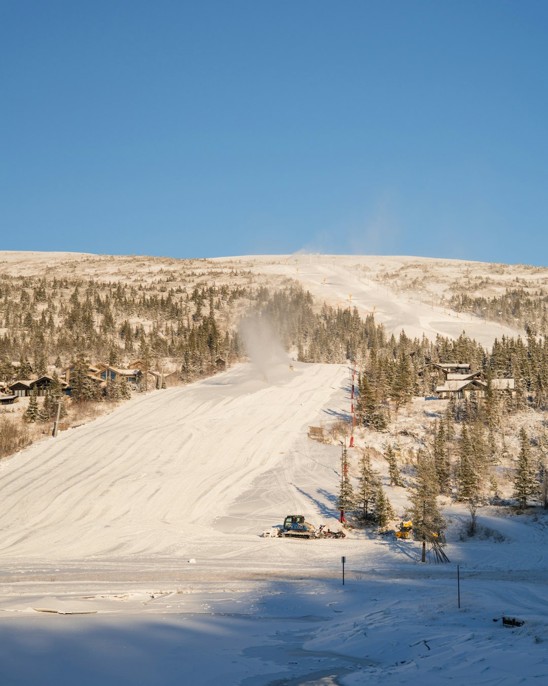 ÅPNER: Norefjell ønsker store og små skientusiaster velkommen, siste helgen i november. Foto: Norefjell skisenter norefjell skisenter vinter
